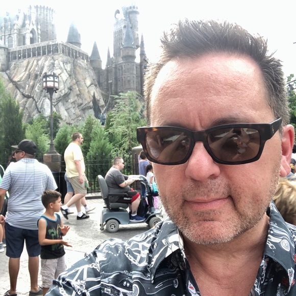 Meet your Posher, Alex - Picture 2 of 2